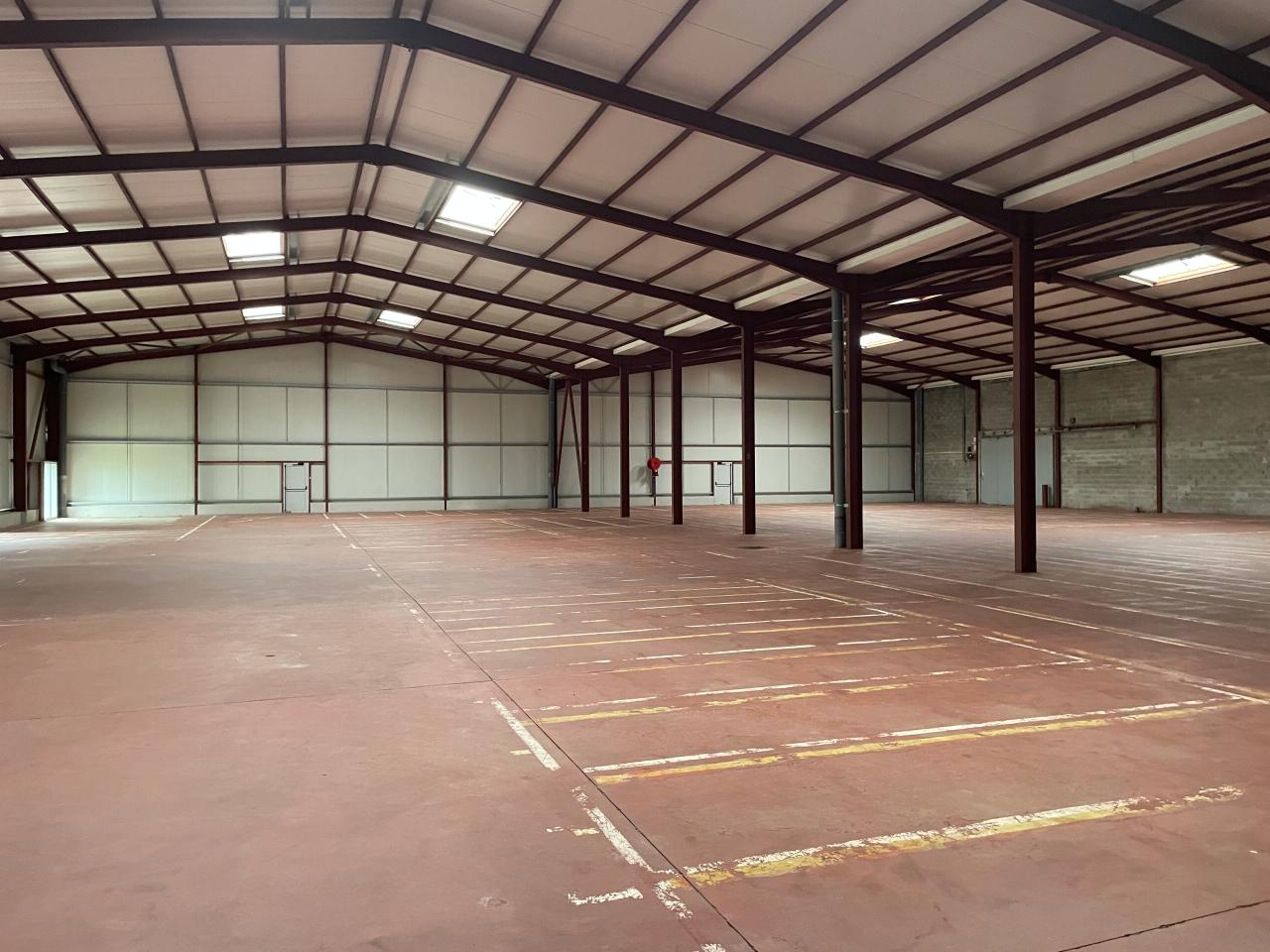 Local d'activité Carbon-Blanc 2100m² Location local d'activité Carbon-Blanc Gironde OLACT2530372 2